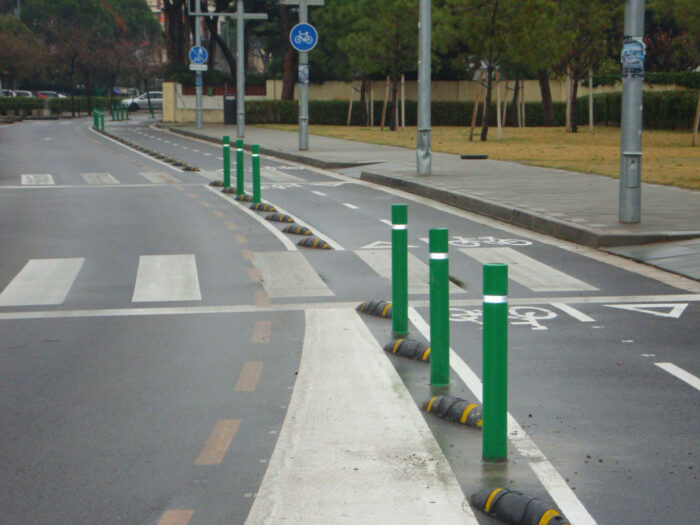 Green R-8302 flexible fixed bollards demarcating bike lane