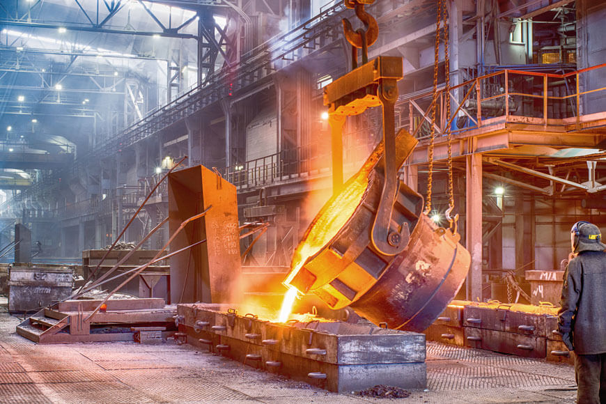 A geared ladle being used to pour molten steel into a mold