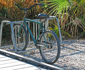 Bike uses a grid bicycle rack for bike parking
