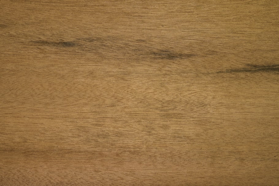 A close-up photo of the pattern found in Tigerwood’s grain.